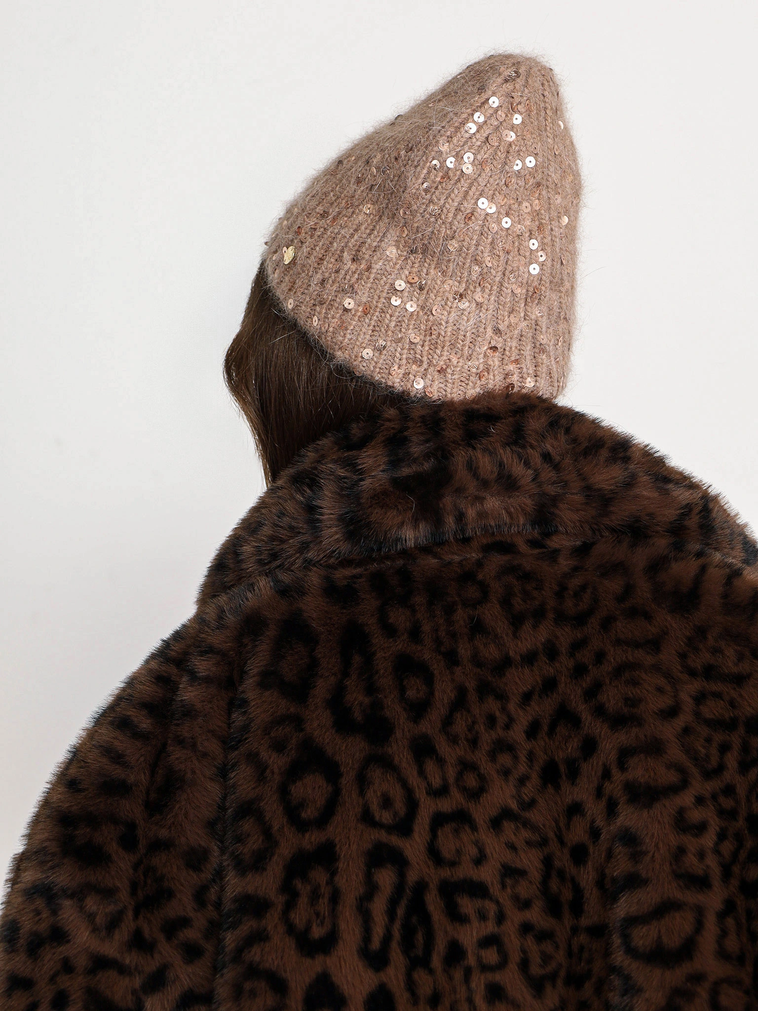 Шапка-бини двойная коричневого цвета из ангоры и акрила